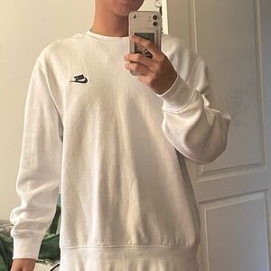 White NIKE crewneck!